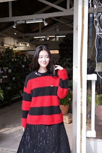 GUO 25秋冬红黑条纹羊驼毛亮片领毛衣条纹亮片黑色A摆半裙 JINGYI