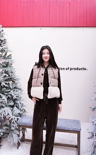 百搭优雅上衣女 25秋冬格纹拼接环保皮草鹅绒马甲时尚 GUO JINGYI