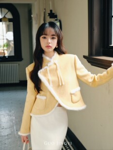 GUO JINGYI2024秋冬鹅黄水貂毛边新中式羊毛外套白色羊毛开衩半裙