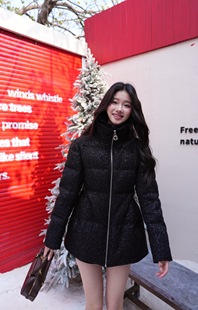 GUO JINGYI25秋冬亮片粗花呢拼接毛领拉链收腰鹅绒服白色羊毛裤