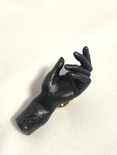 原创致敬罗丹雕塑艺术作品上帝之手黄铜胸针搭配毛衣独特时尚风格