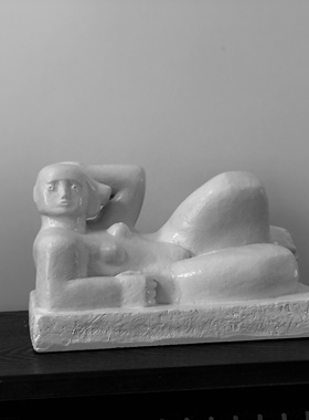 五圆致敬亨利Moore抽象雕塑Reclining Figure侧躺女人艺术品装饰