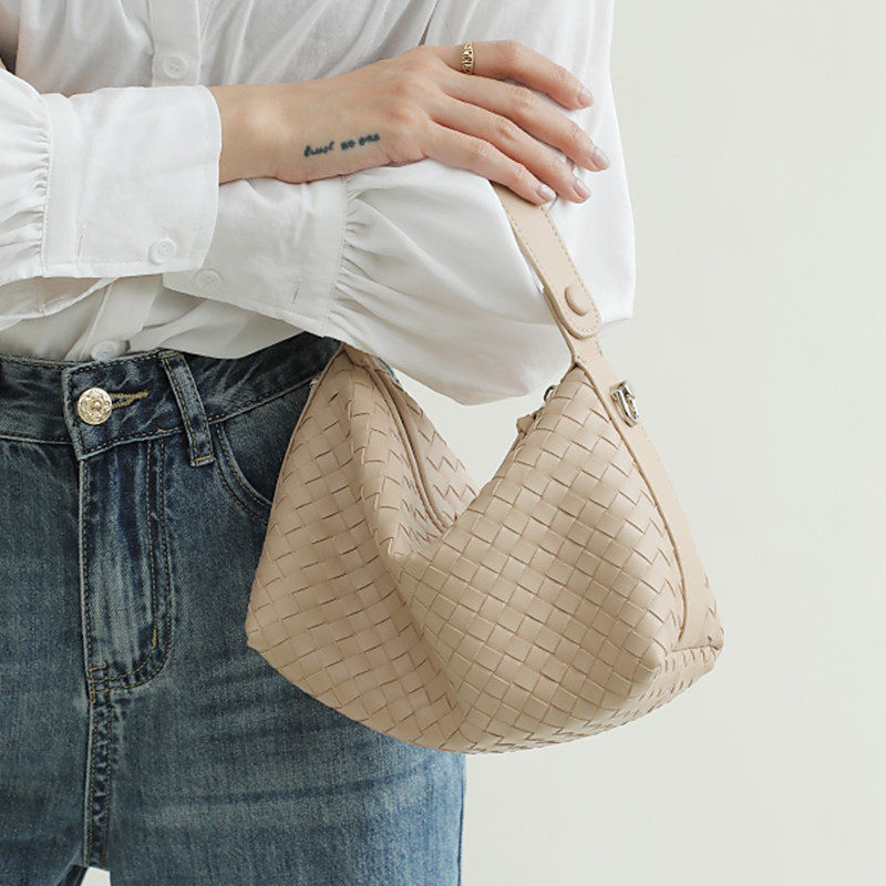 真皮小众时尚编织包2026新款女链条斜挎包高级感手提大容量饺子包