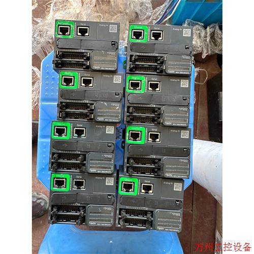 议价直拍不发:施耐德PLC可编程控制器TM221ME32TK,成色如图所示
