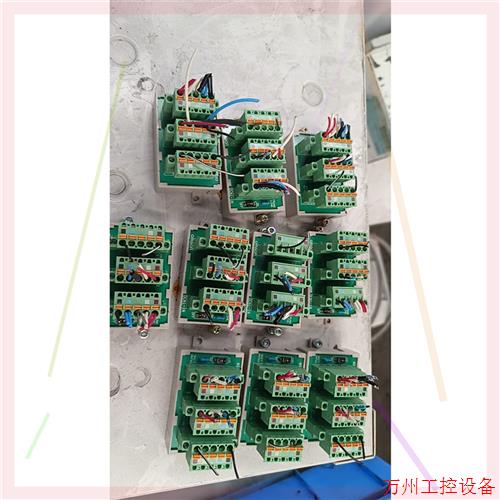 议价直拍不发:施耐德LU6MB0BL 24V  实物拍摄 成色如图