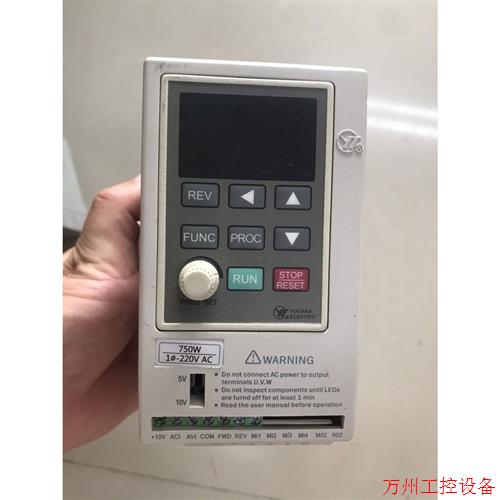 议价直拍不发:亚泰禹超0.75KW变频器YTB0007MG2S2A0 。