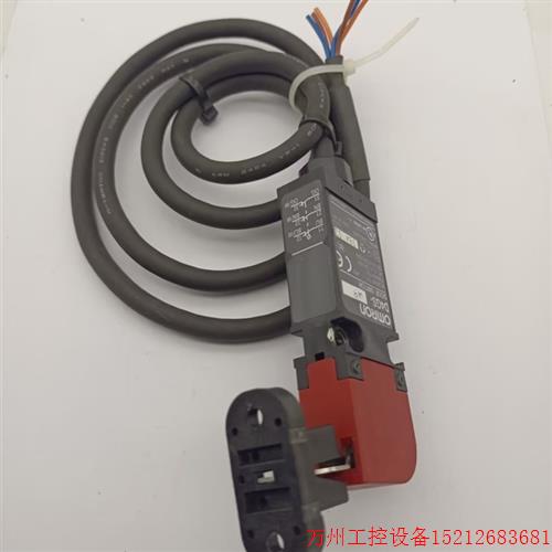 议价直拍不发:原装拆机薄型安全门开关D4GS-N4R现货实物图