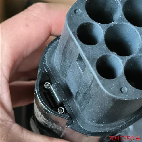 议价直拍不发:(请询价)7KW 插头 32A 供电插头 新能源充电枪