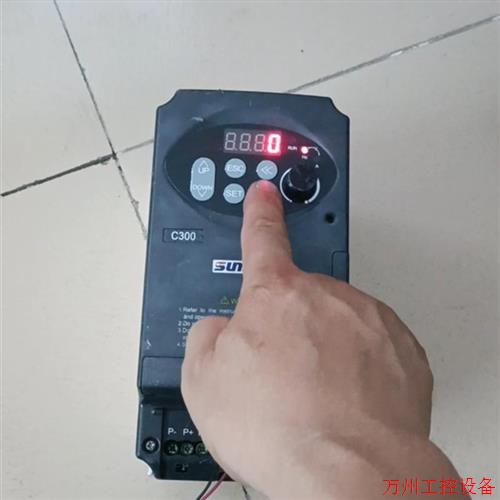 议价直拍不发:(请询价)包邮四方变频器C300-4T0015  1.5KW  380