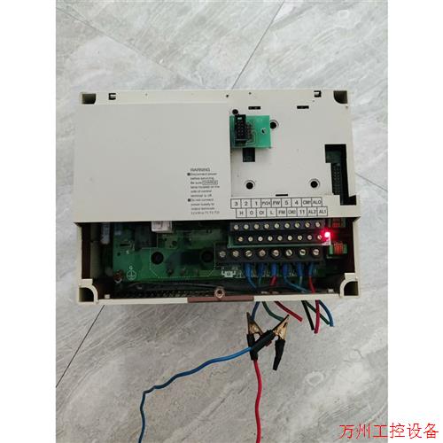 议价直拍不发:拆机日立变频器J100-015HFE4 1.5KW  实物图