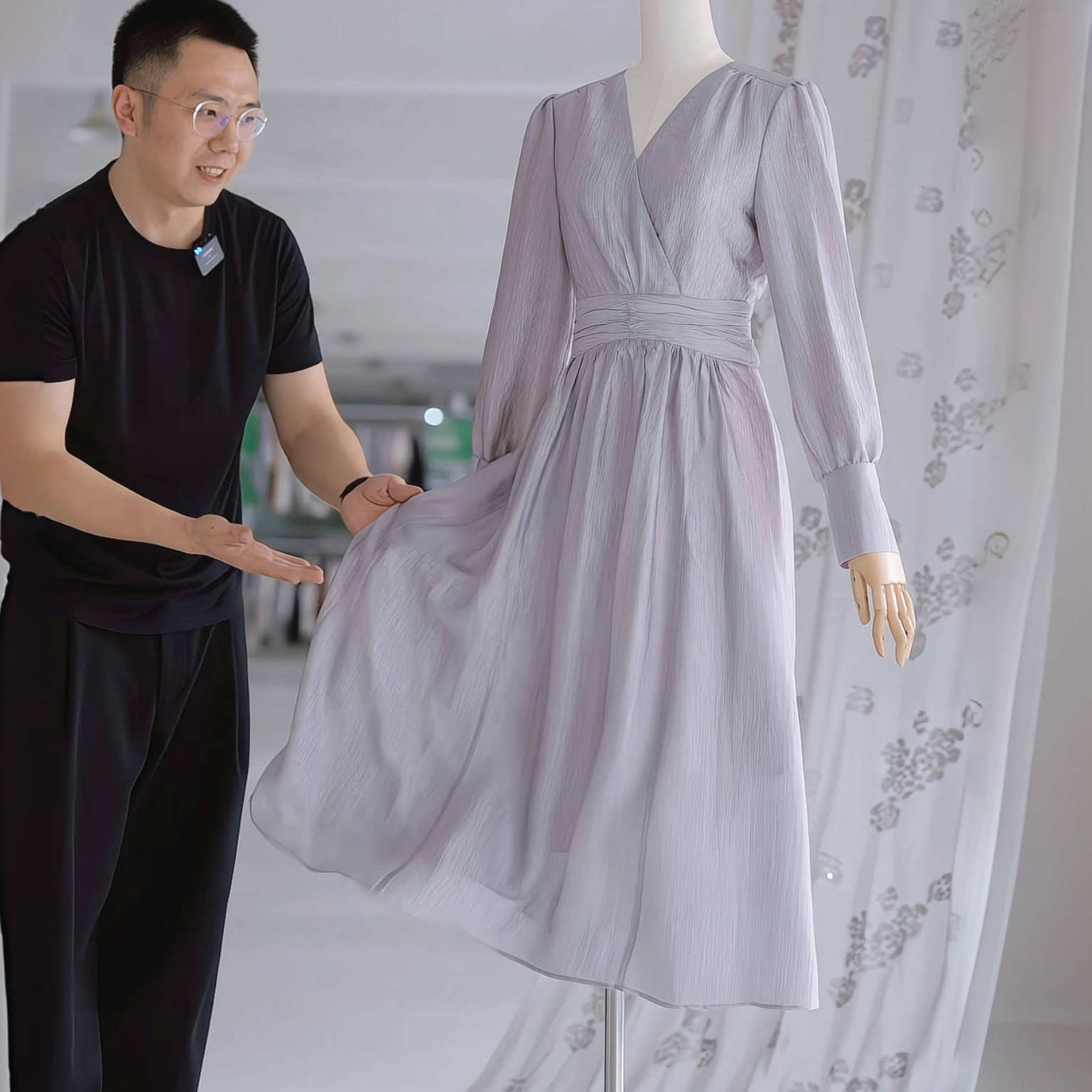 法式温柔V领收腰连衣裙