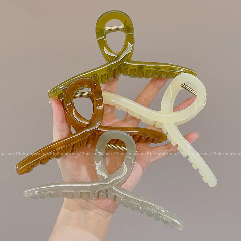 2023年新款气质高级感抓夹