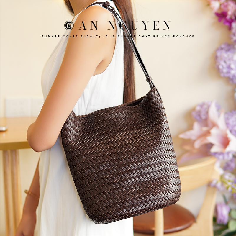 TT46新款轻奢复古高级牛皮编织包高级感百搭单肩斜挎包29*15*26cm