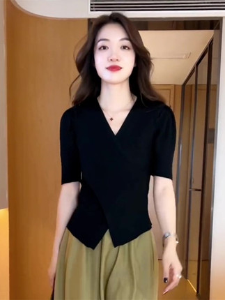 不规则交叉V领冰丝针织衫女短袖2025新款夏季修身显瘦短款上衣女