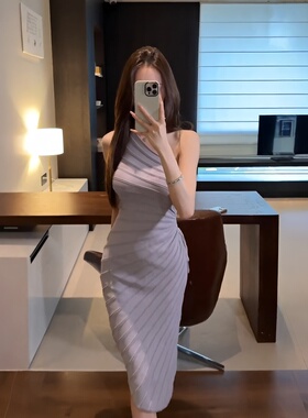 纯欲风性感斜肩紫色连衣裙女夏季新款设计感小众收腰显瘦包臀长裙