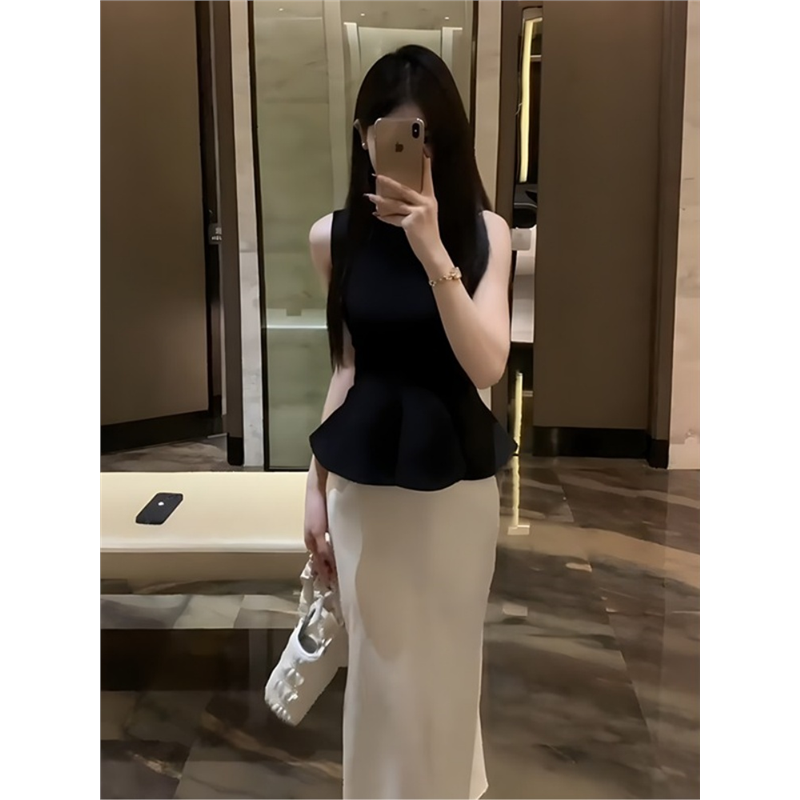 气质轻奢钉珠圆领无袖背心