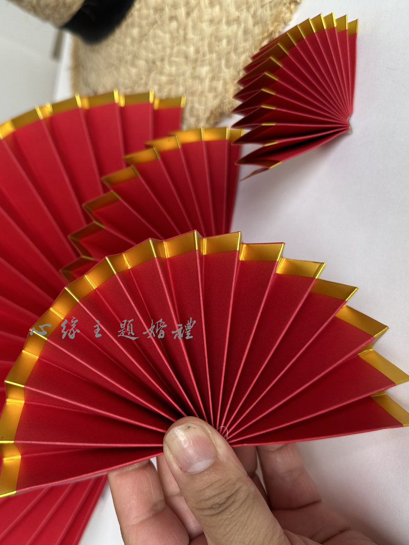 大红加亚金色古典珠宝柜台装饰布置纸扇子尺寸定制展示柜摆件折纸,家居饰品,工艺扇/团扇/喜扇/折扇,淘宝优惠券,粉丝福利购,淘宝优惠卷