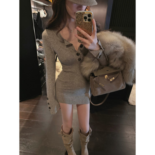 INMIMIFACE v领纽扣长袖针织连衣裙女秋冬收腰毛线御姐风包臀裙