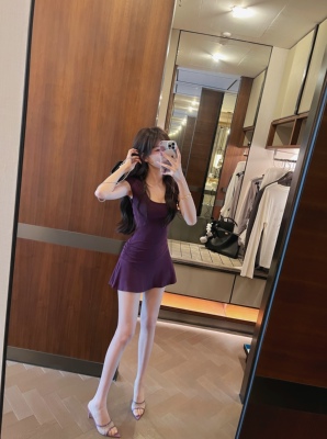 短袖纯色u领短款连衣裙子