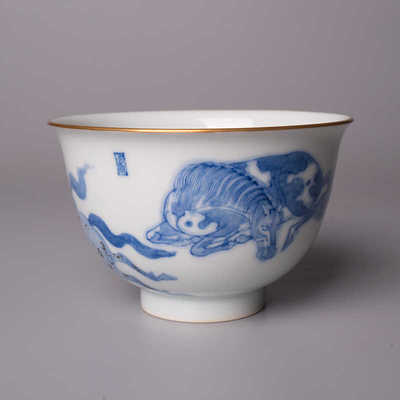 谷雨山房手绘金红彩五马图瀚海杯