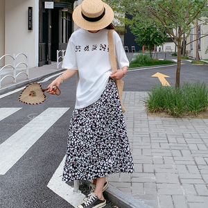 夏季穿搭白色休闲t恤上衣套装女2025新款显瘦碎花半身裙两件套韩图片