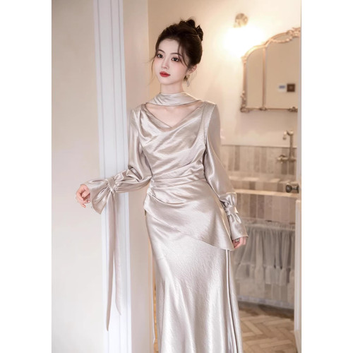 订婚礼服轻奢新娘敬酒服出阁晨袍连衣裙气质高级感宴会主持人长袖
