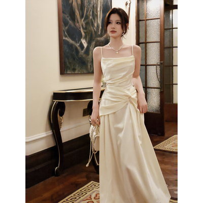 吊带缎面晚礼服2026新款订婚领证轻婚纱小白裙生日显瘦艺考演出服