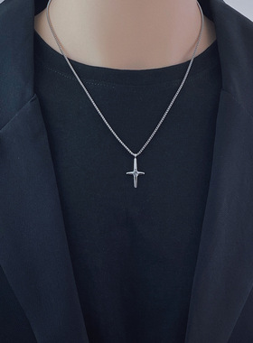 简约钛钢小十字架项链