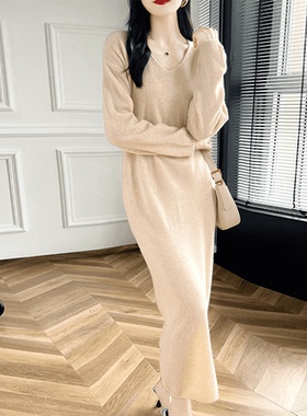 MT8236秋冬款过膝纯羊毛裙女纯色长款V领毛衣连衣裙显瘦百搭显瘦