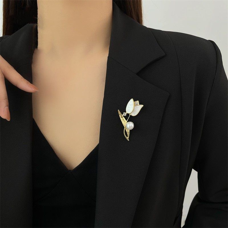 潮女西装2022简约奢华精致胸针大衣年别针配饰郁金香新款气质胸花