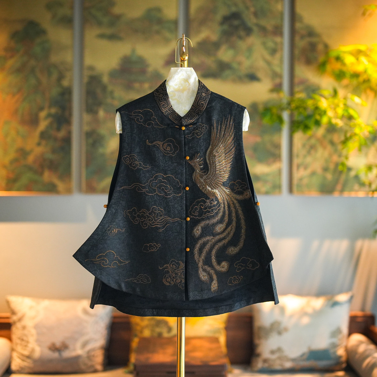 蓝大单排扣新中式立领刺绣马甲