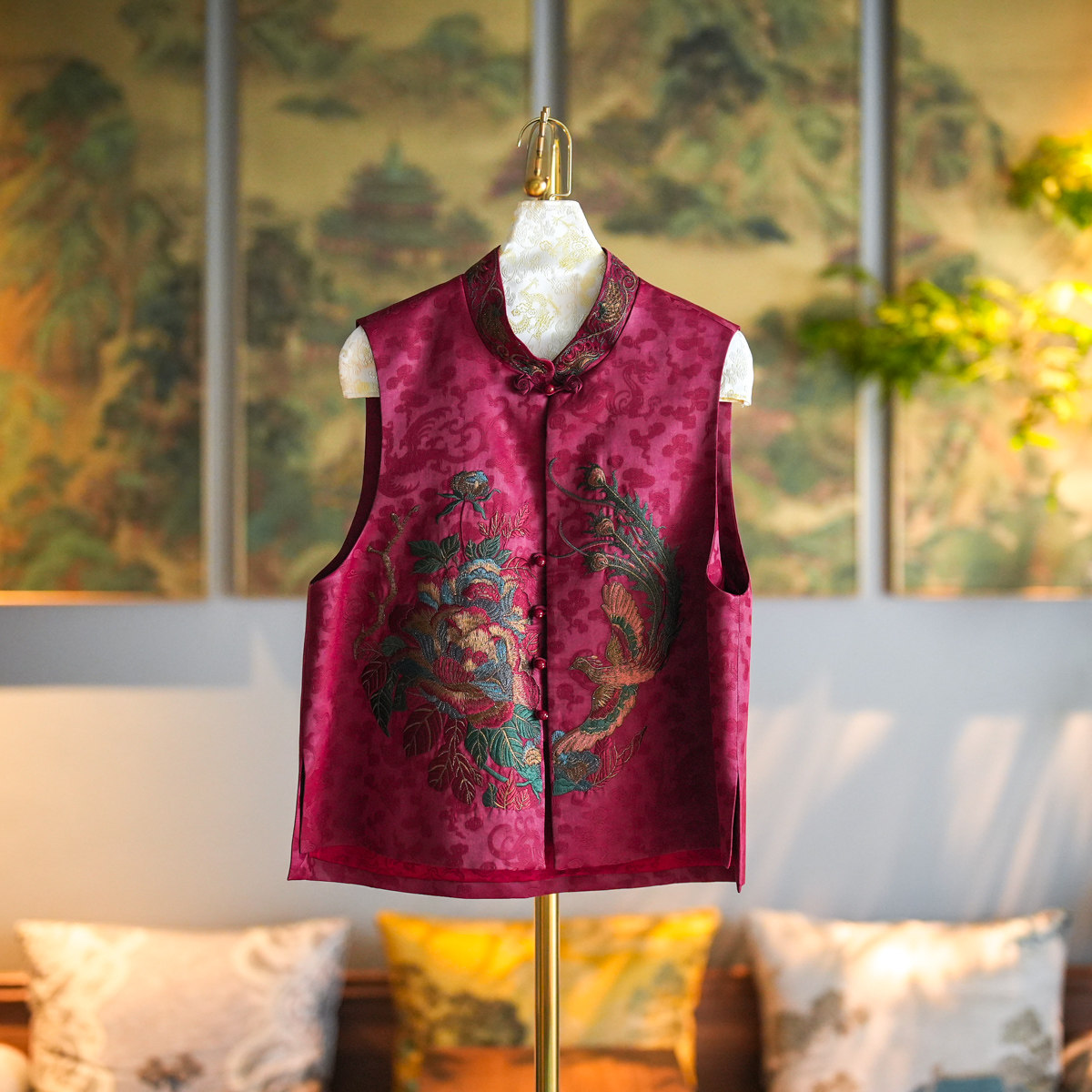 蓝大单排扣新中式立领刺绣马甲