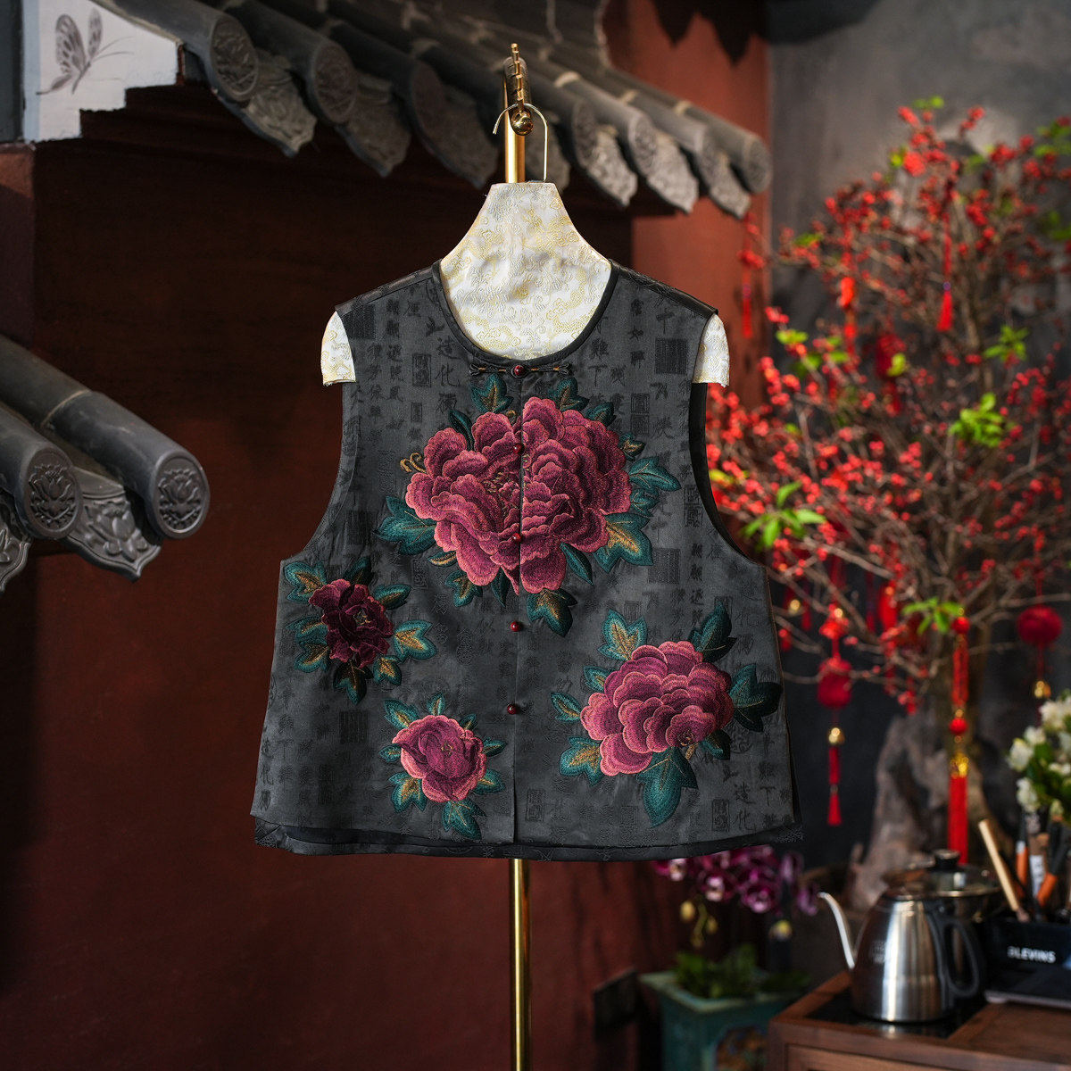 蓝大原创女装中国风撞色牡丹花刺绣圆领真丝非遗香云纱马甲4148