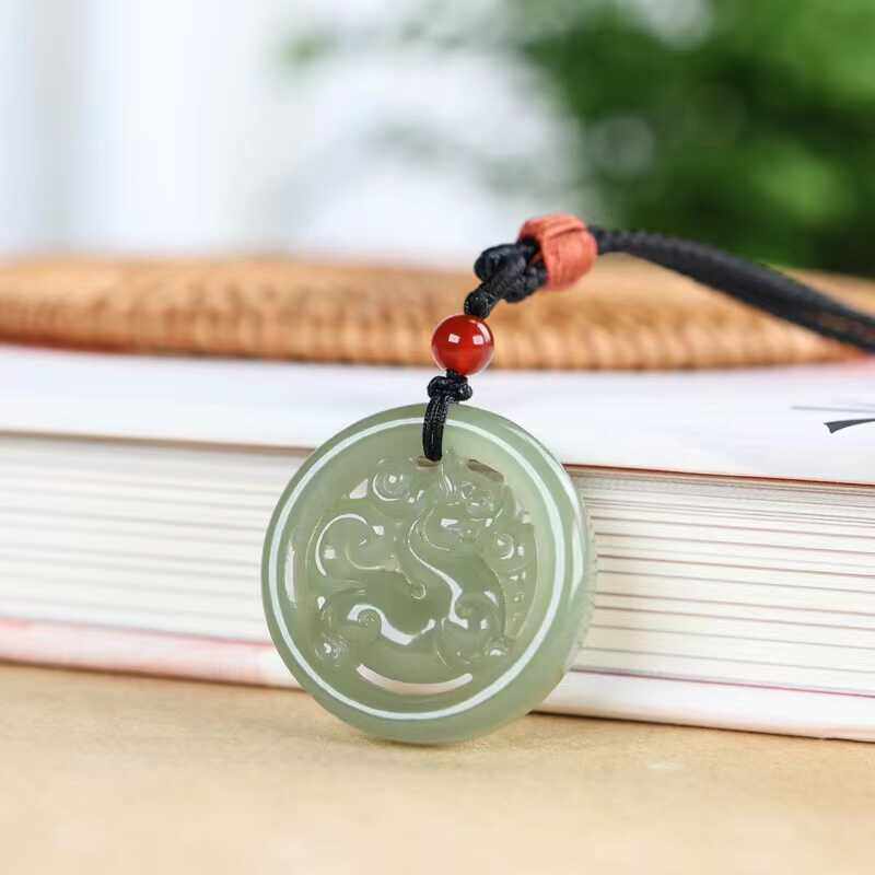 新疆和田玉湖水绿圆形镂空貔貅玉吊坠 男女款玉佩青海料玉牌挂件