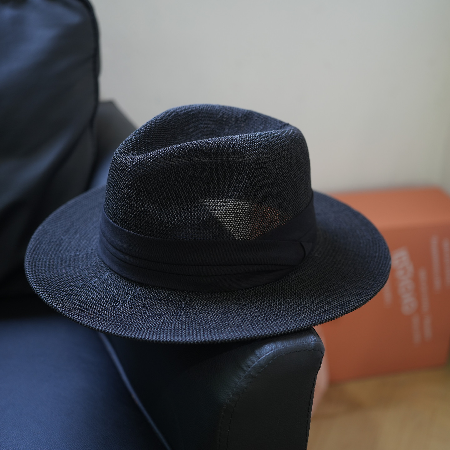 简约男女通用手编黑色巴拿马草帽女夏天出游度假遮阳帽休闲礼帽