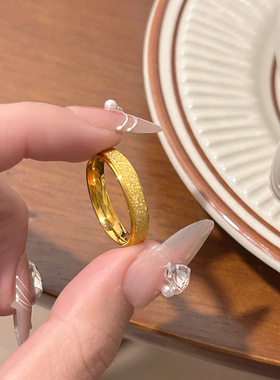 金色磨砂戒指女钛钢不掉色小众设计百搭食指尾戒网红情侣对戒手饰