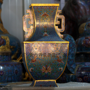 手工打胎掐丝景泰蓝珐琅方花瓶手工紫铜胎拍卖会行仿古作旧艺术品