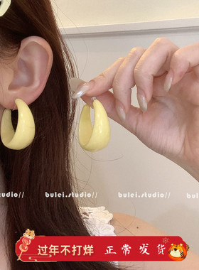 多巴胺糖果色黄色c形耳钉女2025新款亚克力小众耳饰无耳洞耳夹