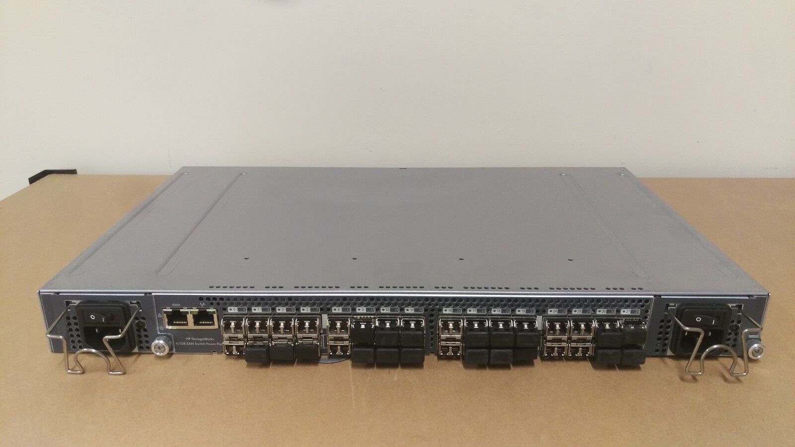 StorageWorks 4/32b SAN Switch AG757A 16口/24口/32口激活