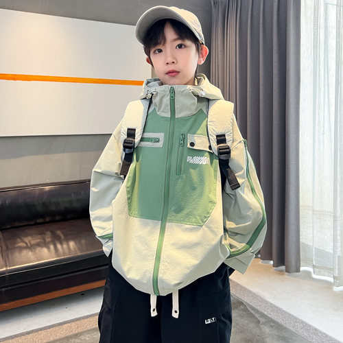 男童外套春秋款儿童秋装新款冲锋衣男孩秋季洋气风衣大童潮酷上衣