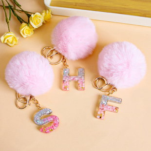 热款滴胶26个英文字母粉色毛球钥匙扣挂件亚马逊跨境电商包包挂饰