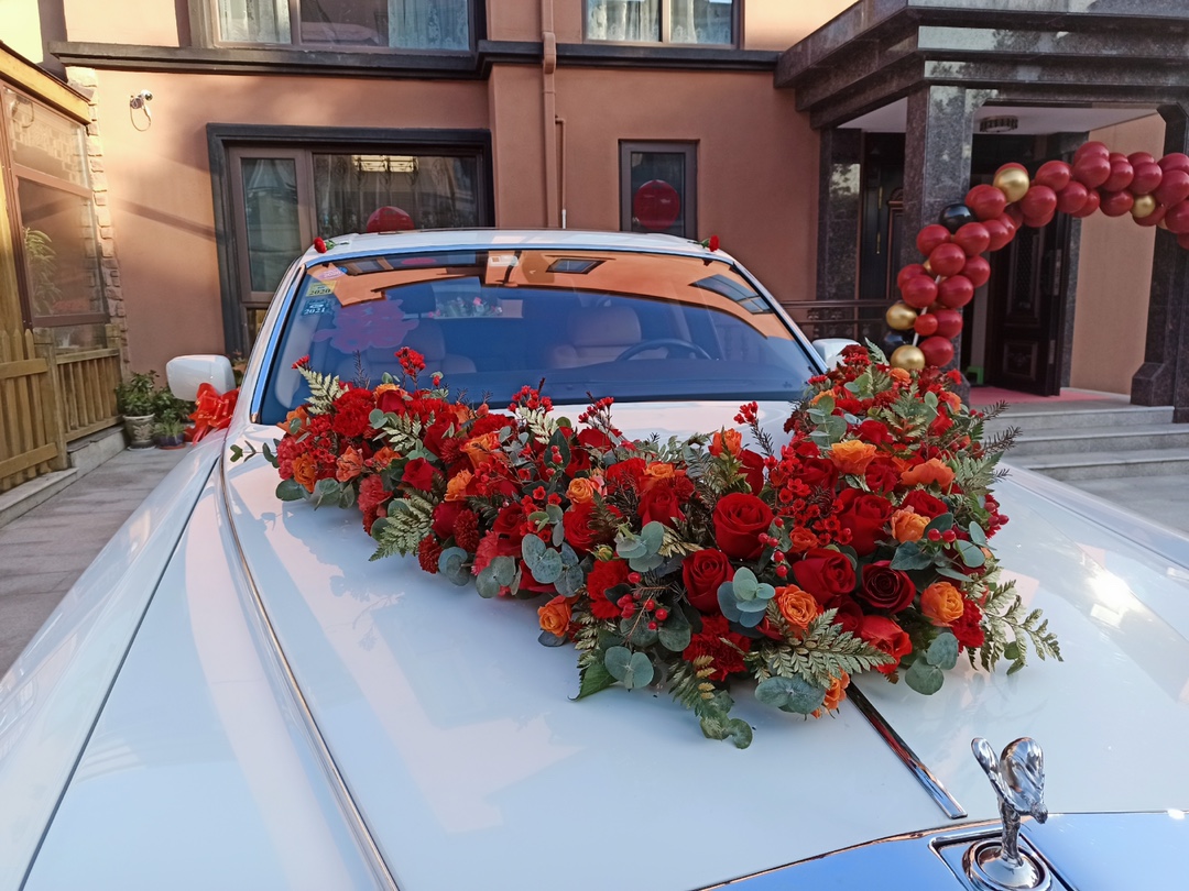 婚车鲜花装饰成都花店 扎婚车 婚车插花 婚车扎花 订婚车车头装饰