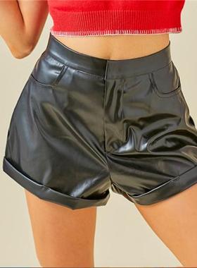 美国青春ins小众性感小野猫仿真皮高腰阔腿翻边卷边皮裤短裤黑