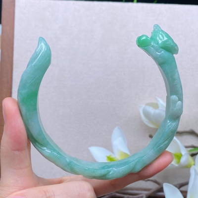 缅甸天然A货翡翠78.5特色大圈口雕花手镯