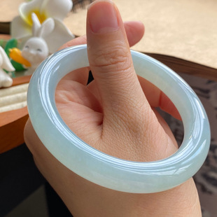 5.24批4768号55.8-9.9-10.4浅绿底色！淡淡的黄晕染在其中！