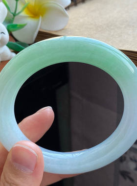 4.19批3290号56.3-11.5-11.4 嫩绿色圆条！如沐春风般的温柔感！