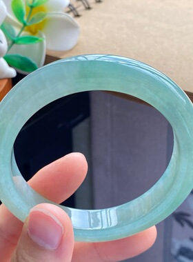6.38批6088号56.8-12.2-9冰油青果冻镯！清新淡雅的浅青色！