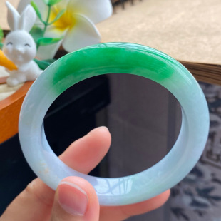 56.9 特别明亮饱满 12.1 正圈翠阳绿 9.1 3.28批2389号