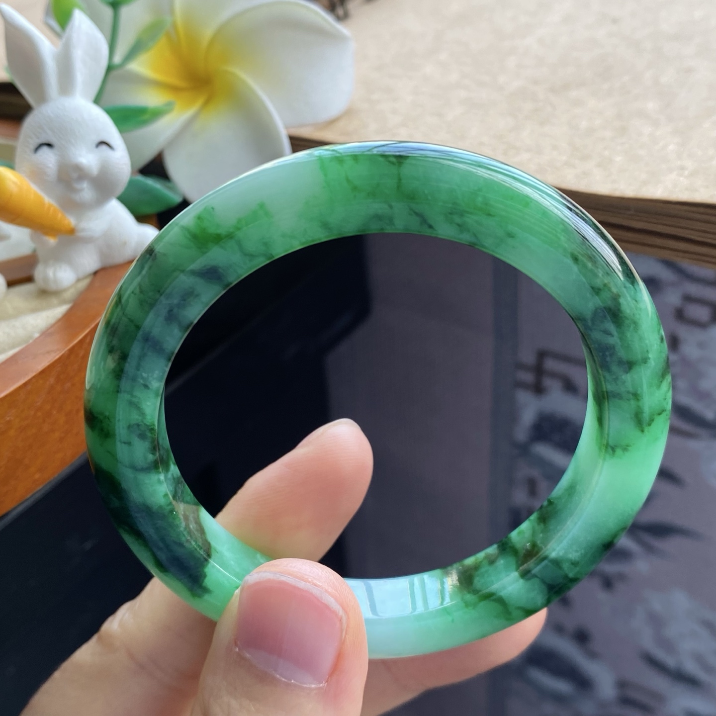 2.27批1142号53-9.3-8.8 深翠绿飘花镯！辣艳的青翠色！