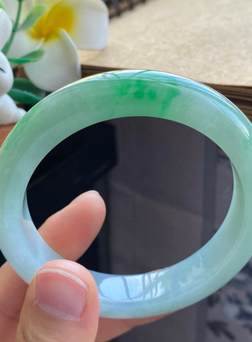 2.18批790号56-12.8-8.9翠阳绿色镯！色泽绿意盎然！